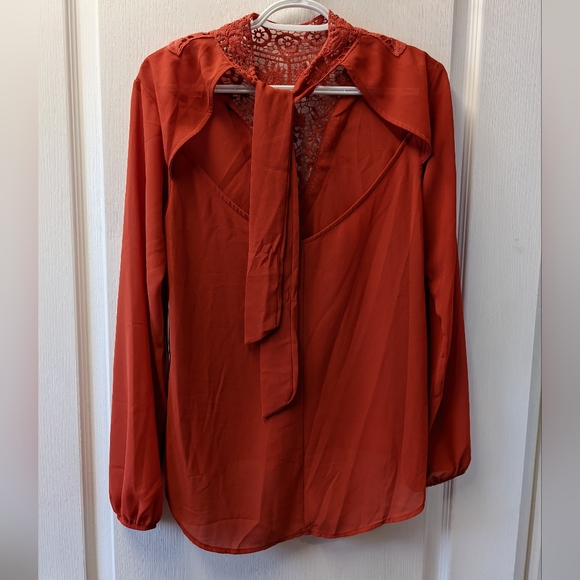 NWT Lily White Burnt Orange Blouse Size Sm - Picture 3 of 4